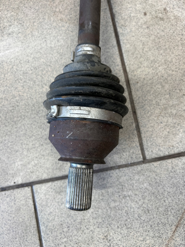 фото №4, Привідний вал ліва задня twingo iii 396003780r