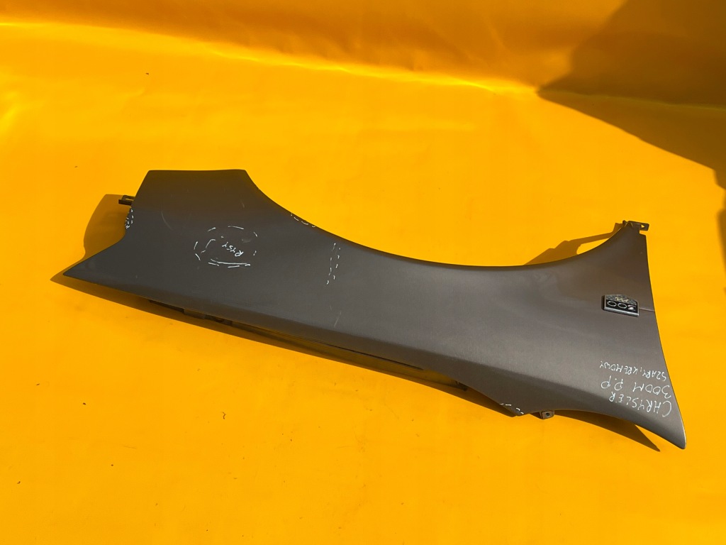 Крило правий перед chrysler 300m 1999-2004r . Зі Шроту