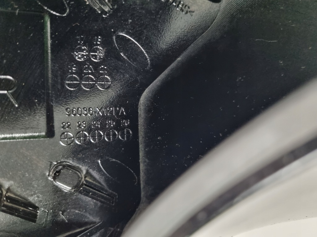 фото №8, Nissan leaf ii 96036-x12pa спойлер крышки правый задняя