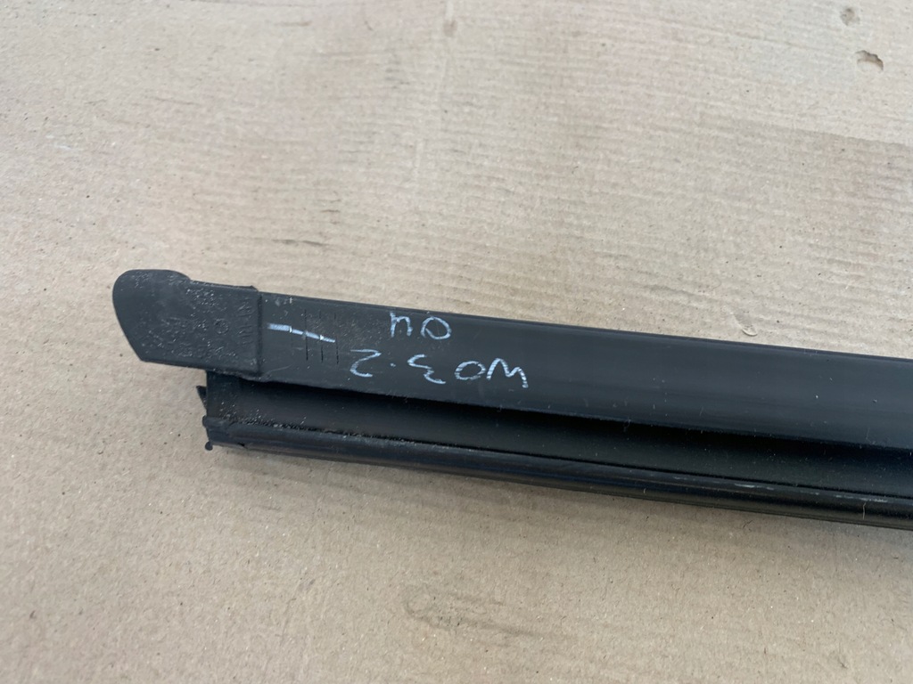 фото №6, Ford mustang mach-e rwd молдинг ущільнювач двері лівий задня