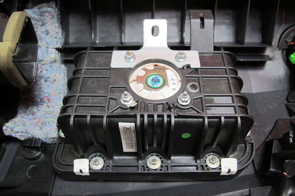 фото №15, Peugeot 5008 i 1 0u 0e подушки безопасности ремни консоль приборная панель приборная панель подушка безопасности навигация