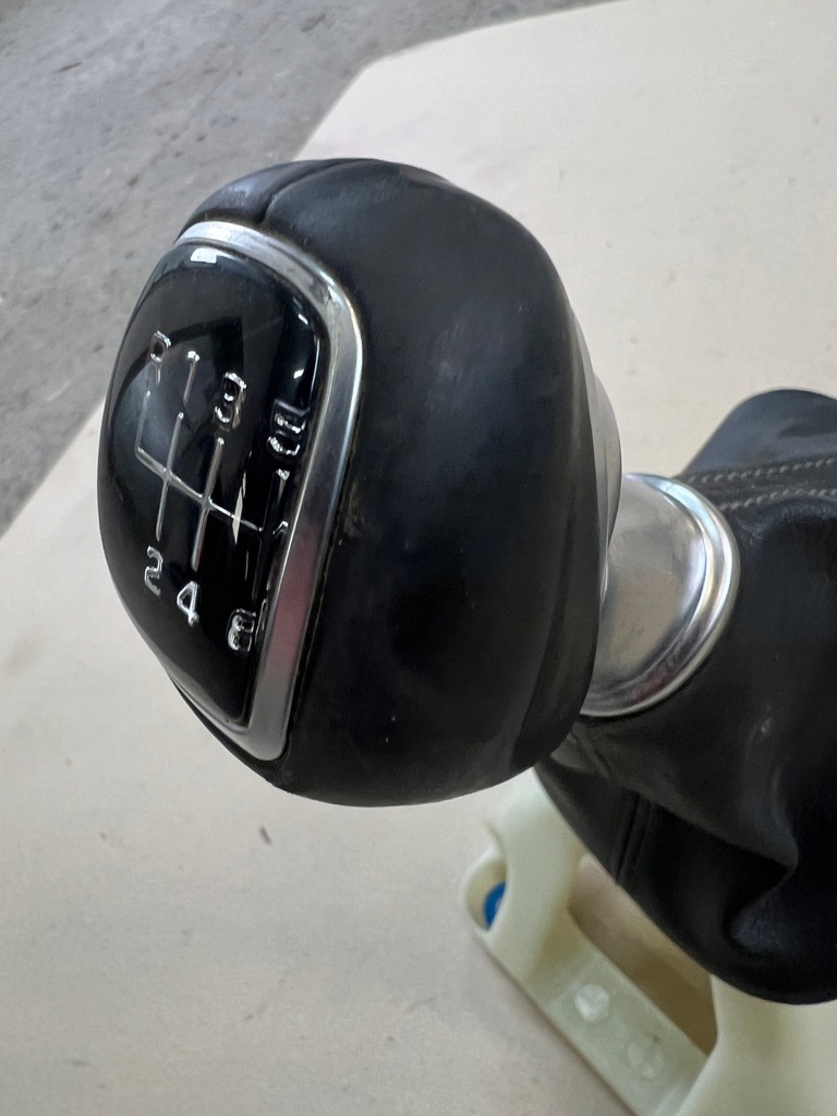 фото №13, Hyundai i30 iii 17- домкрат передач ручка чехол 6 передач