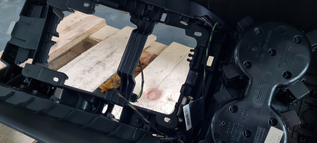 фото №15, Q5 80a sq5 підлокітник тунель середній зарядний пристрій індукційна led