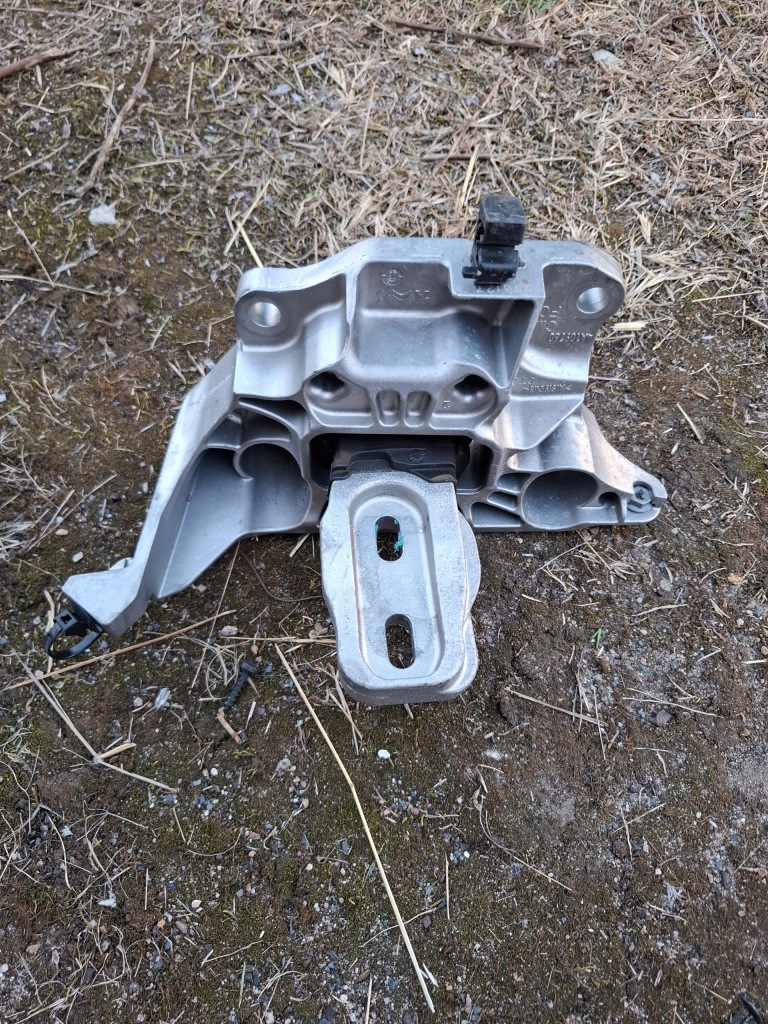 фото №1, Opel mokka b ii кронштейн двигуна 1.2 9824312980