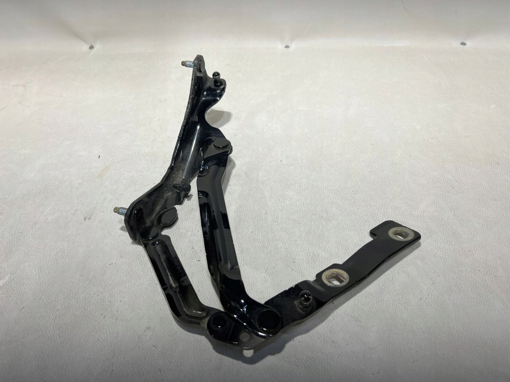 Купить Петля крышки багажника правый задний  tesla model 3 1551482-00