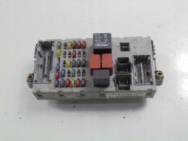 Punto 2 188 коробка запобіжників 46795988 npl в Україні