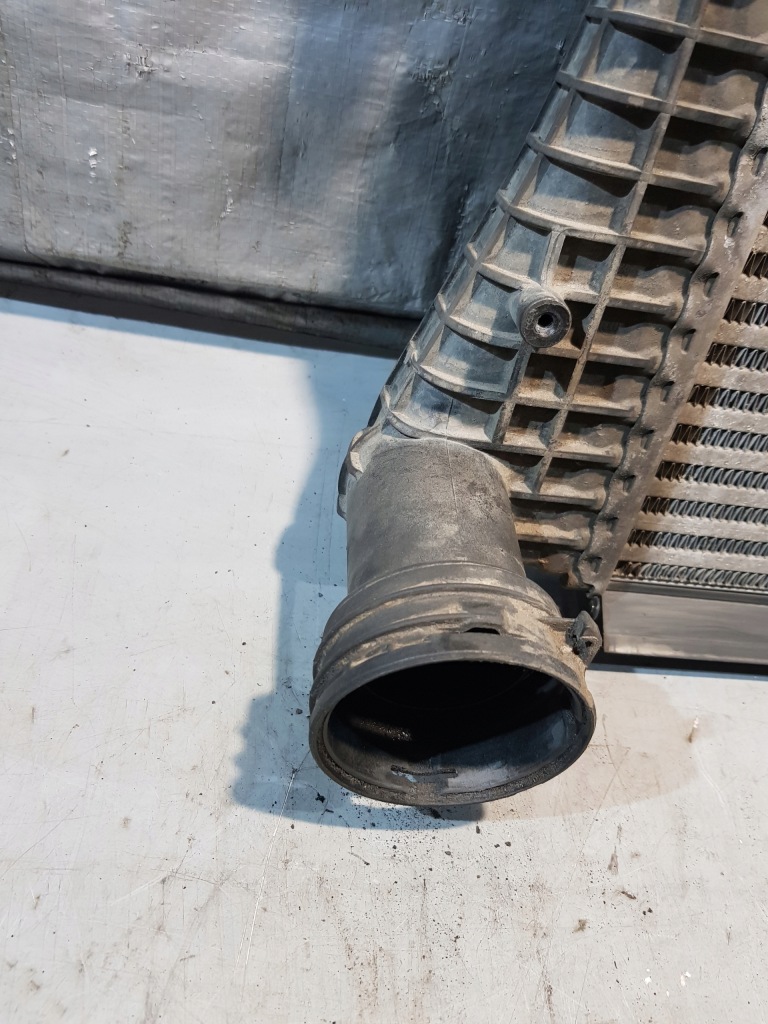 Радиатор интеркулер 3c0145803e vw passat b6 2.0 tdi с Разборки