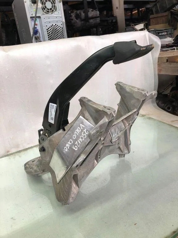 Купить Педаль тормоза volvo xc60 32264701 2.0l 2023