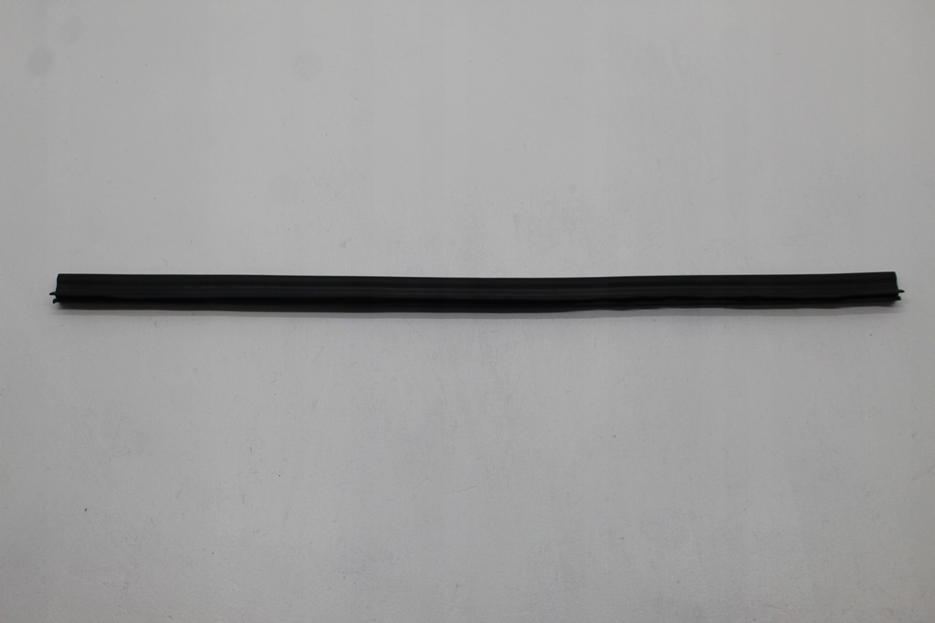 фото №1, Audi a5 8t прокладка капот 8t0823723b