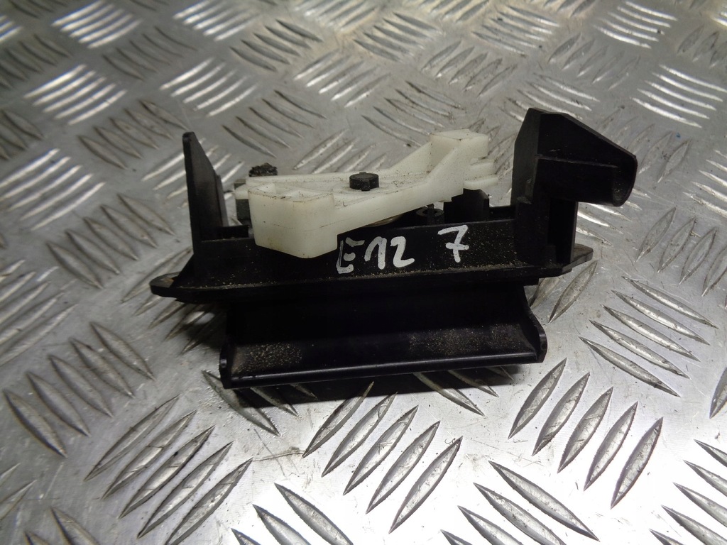 фото №1, Кнопка ручка крышки багажника toyota corolla e12