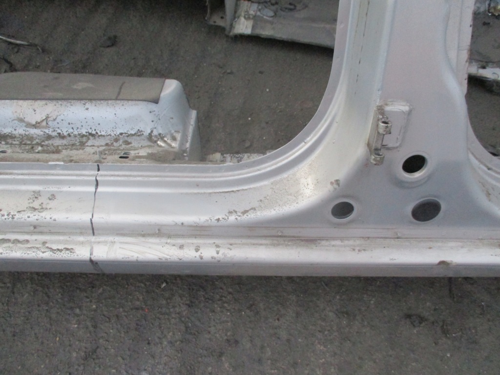 Стойку правый opel zafira b z167 Недорого