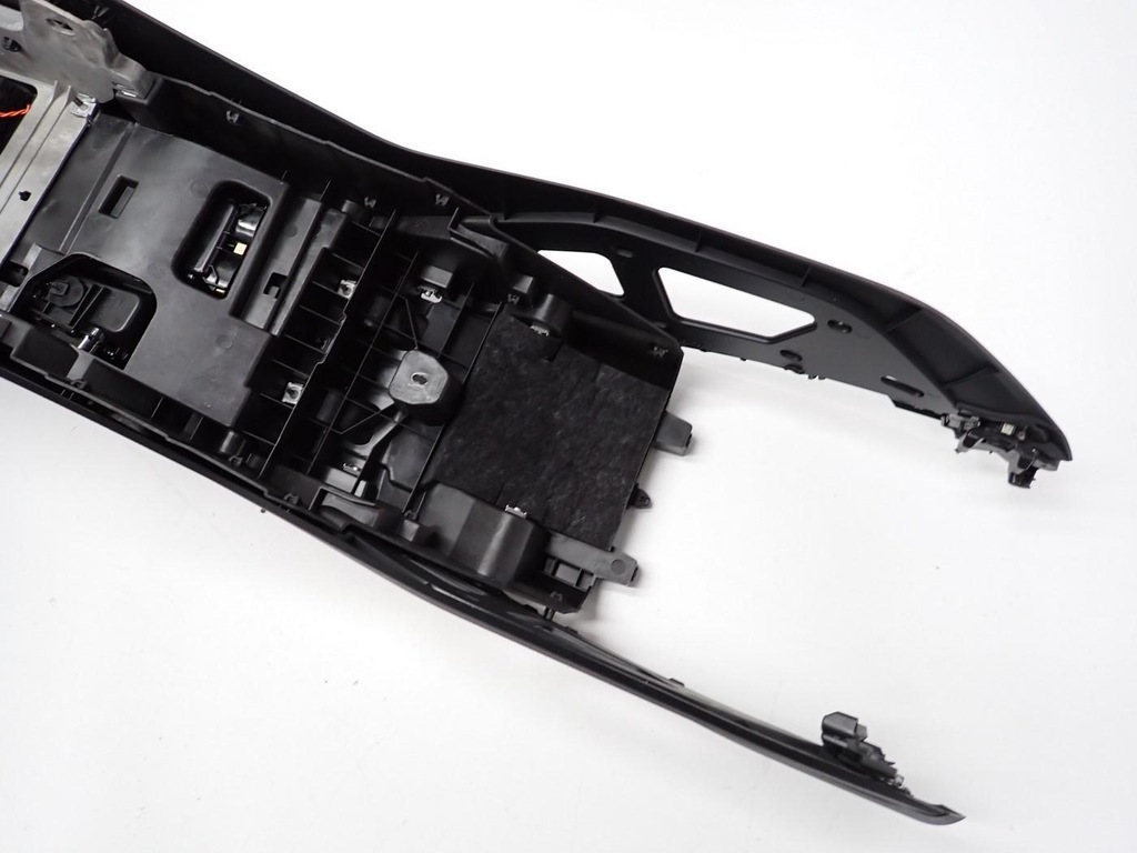 фото №12, Тунель підлокітник зарядний пристрій роз'єм usb europa audi e-tron 4ke 22r