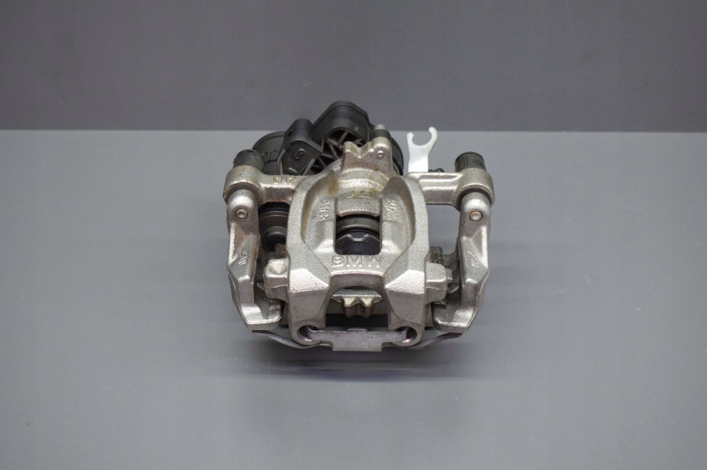 фото №1, Суппорт прижим правый задняя bmw 1 f40 2 f44 x1 f48