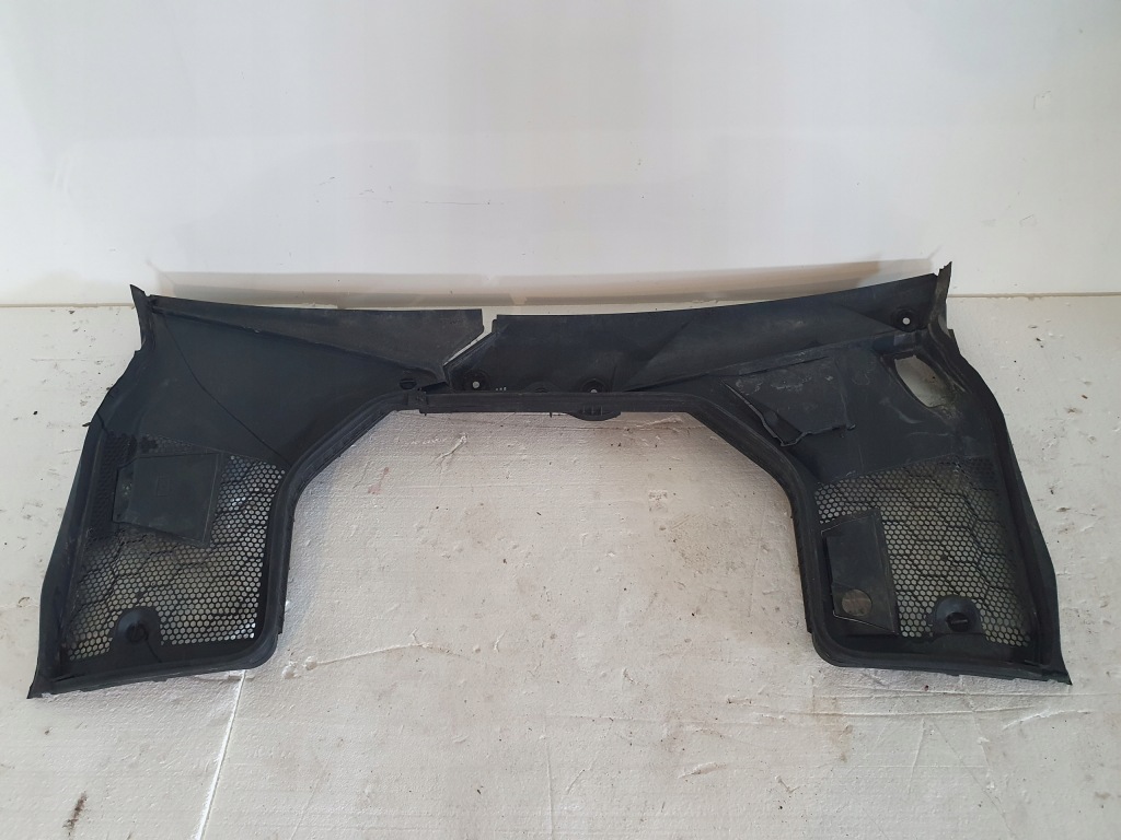 фото №1, Mercedes w205 c-klasa жабо прокладка w205 c-klasa