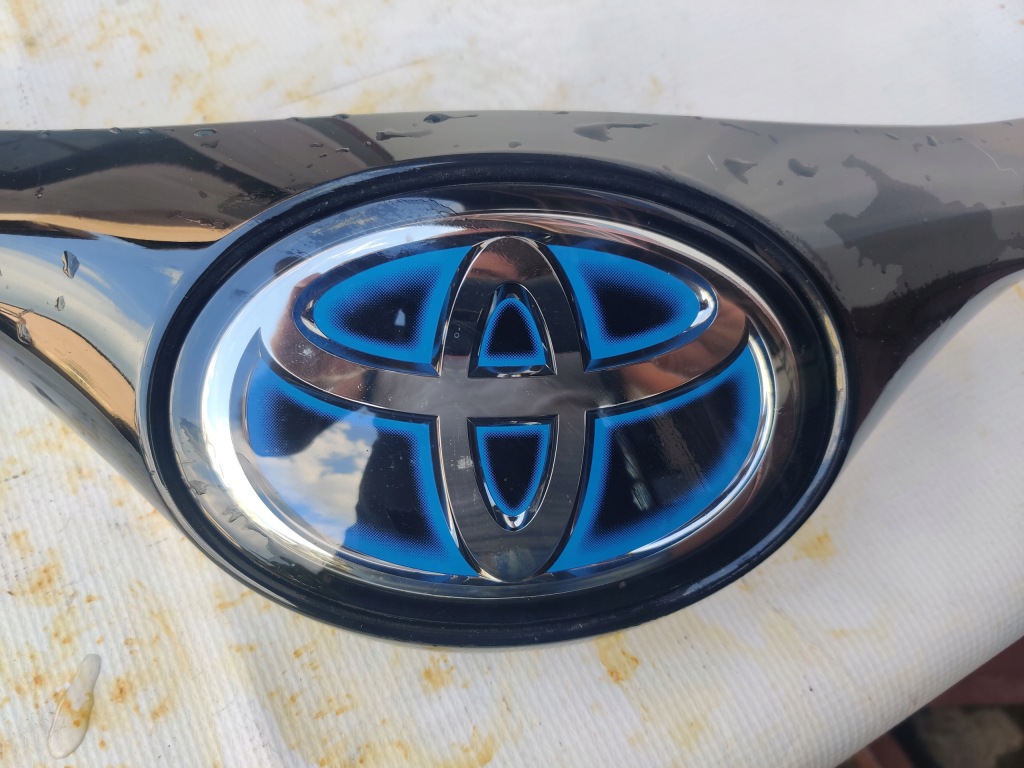 фото №2, Toyota chr c-hr 16-19 решётка радиатора решётка радиатора эмблема значок