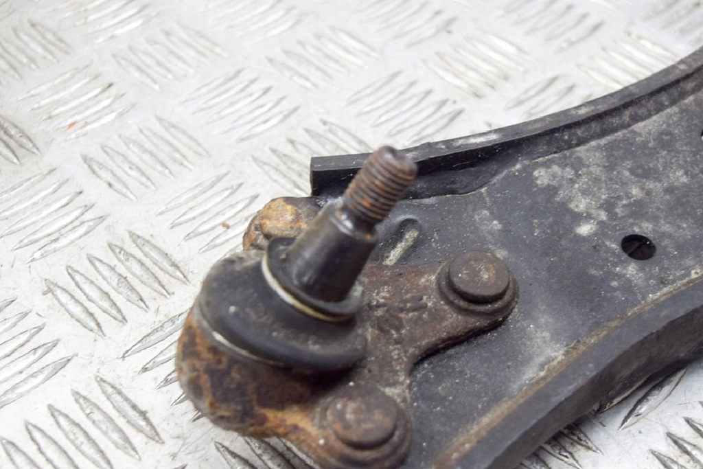 фото №5, Volkswagen golf mk6 1.6 tdi передній правий нижній важіль 1k0199232j 77kw 2010