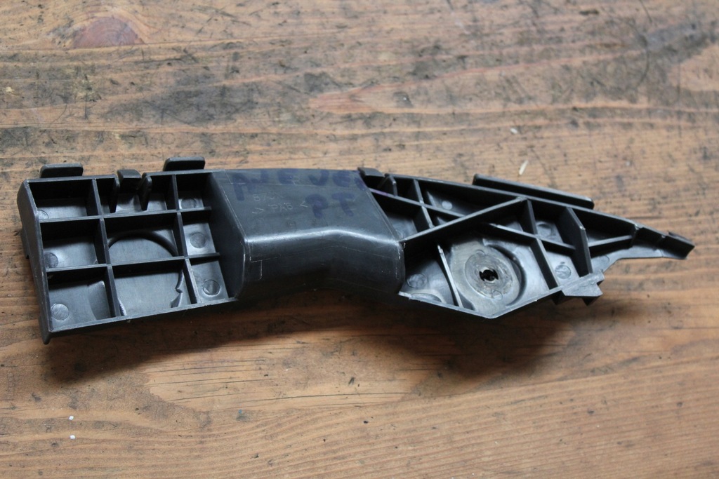 фото №6, Направляющая бампера правый задняя avensis verso комплект