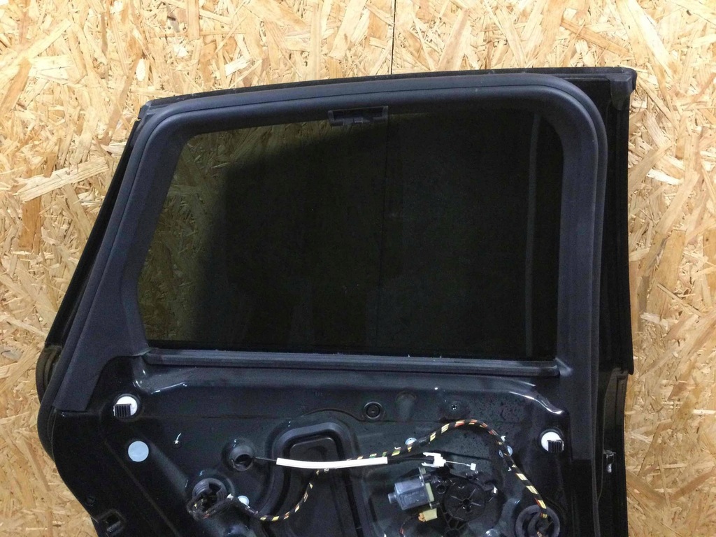 фото №9, Porsche macan дверь задние левая задняя 95b833311a 95b833021grv