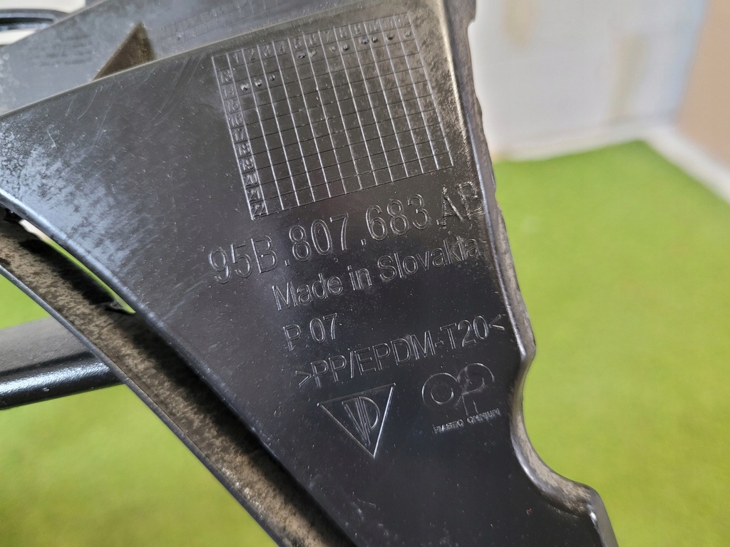 фото №8, Porsche macan 95b решітка середня 95b807683ab