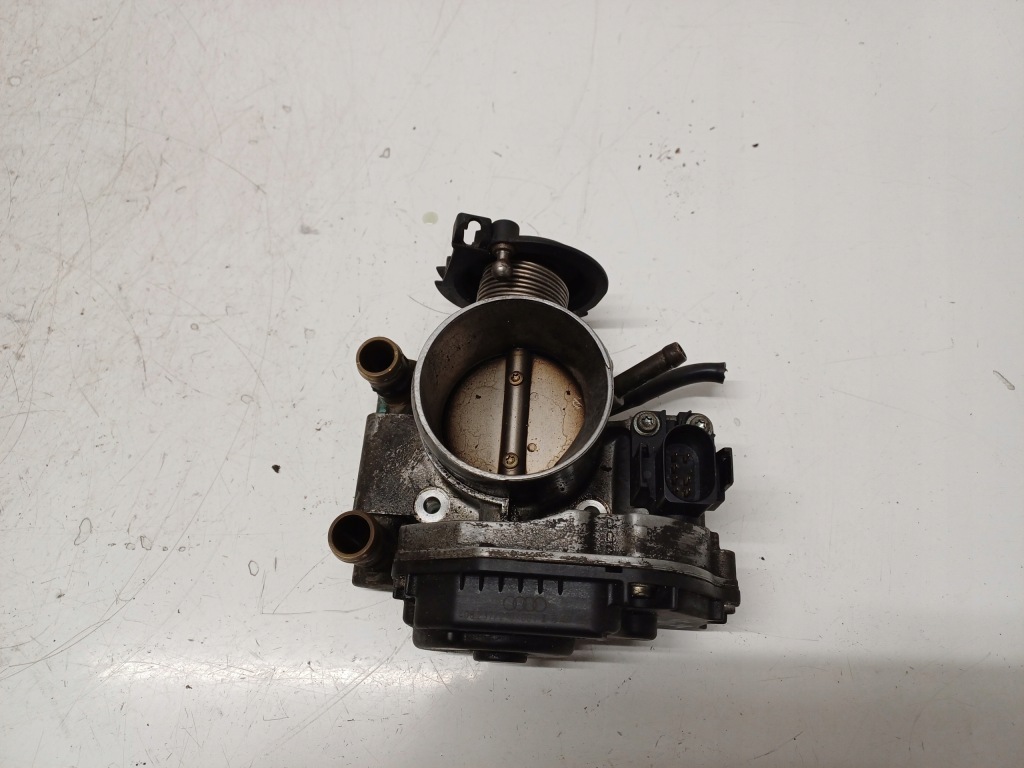 фото №1, Audi a4 b5 94- 1.6 adp дроссельная заслонка