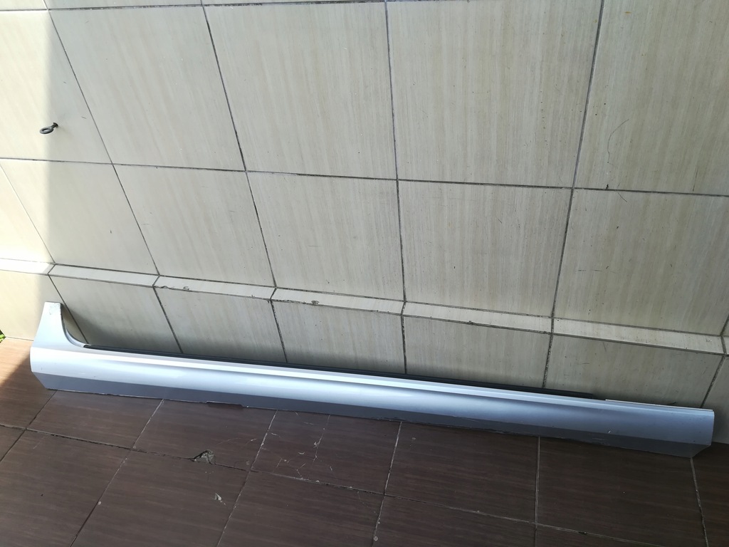 фото №1, Молдинг поріг права volvo v60 s60 18- оригінальний номер