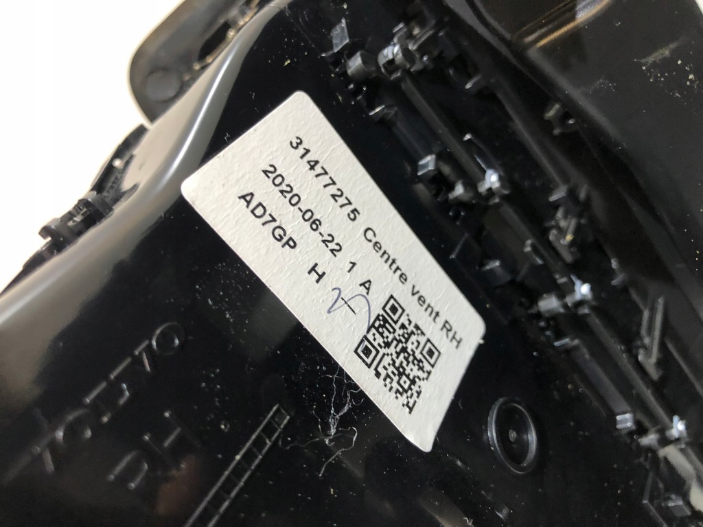 фото №12, Volvo v60 ii рамка навигации накладки воздуховоды хром декоры приборная панель панель