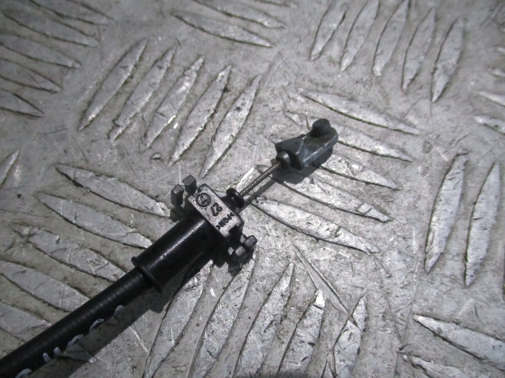 Трос замка левый задний  volvo v50 04-06 1.65tdci с Разборки