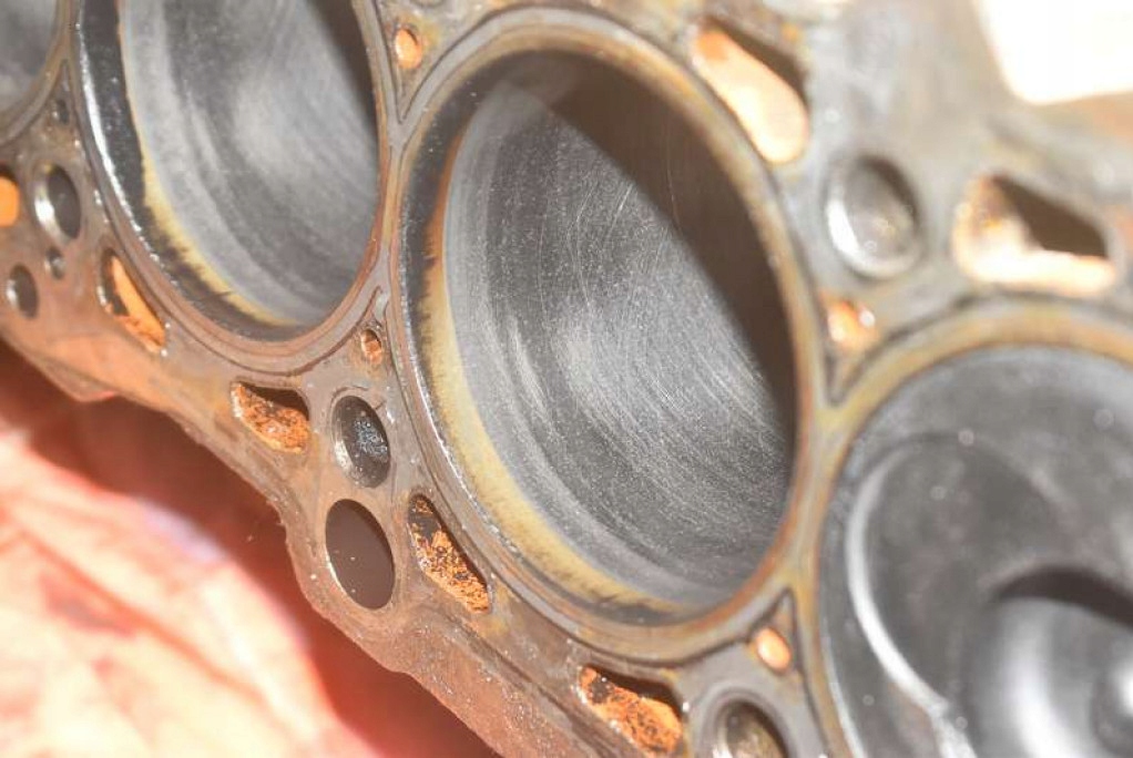 фото №11, Блок dół двигуна wał 046103021 vw transporter t4 2.5 tdi 102 km 90-03