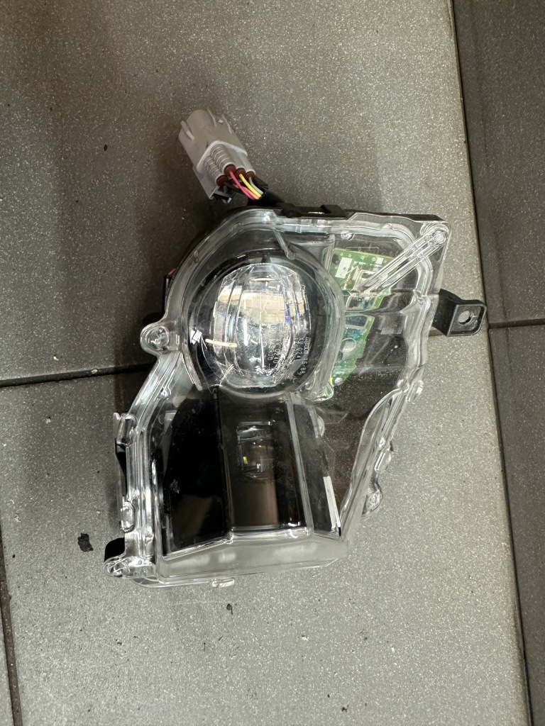 фото №1, Противотуманная фара левый перед lexus ux koito 76-88