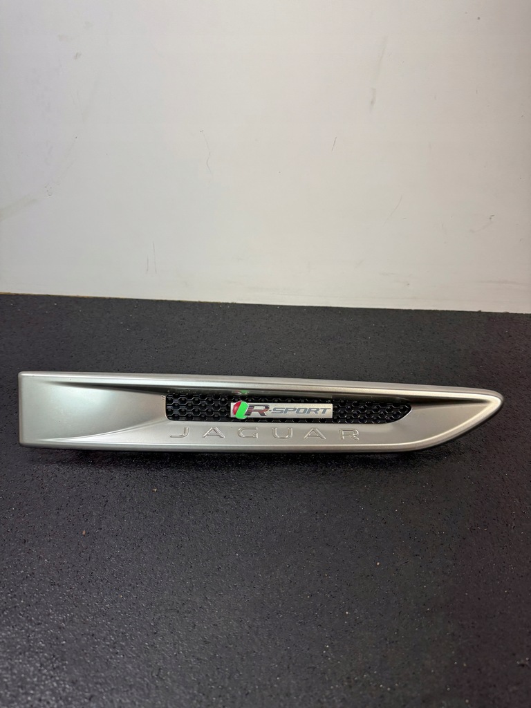 фото №1, Jaguar xe молдинг крыла правая gx73-280b10 r-sport