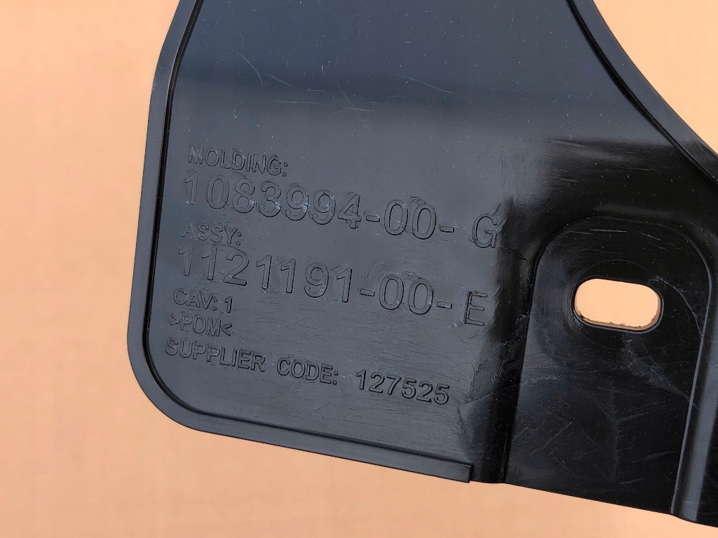 Кронштейн напрямна бампера заднього 1121191-00-e 112119100e tesla model 3 Оригінал