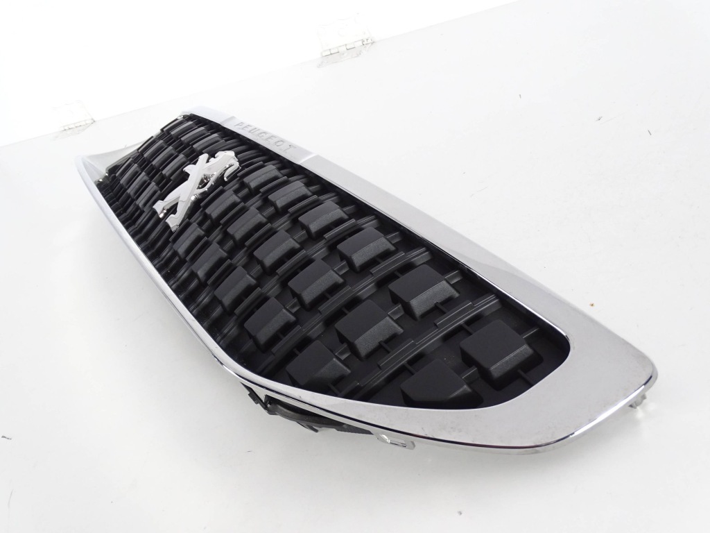 Решітка радіатора решітка радіатора peugeot traveler expert iii 16-24 оригінальний номер mymłon-4 Зі Шроту