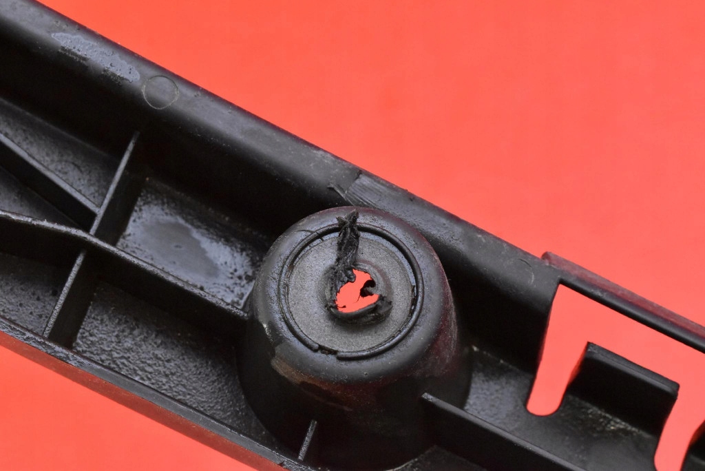 Направляющая кронштейн бампера средний задний  13425524 opel astra 5 v k 5d hb 15-20 Киев