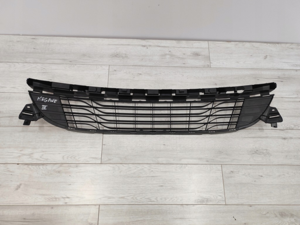 Решётка средняя бампера передний renault megane 3 622540001r Цена