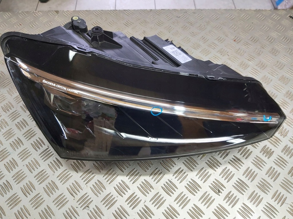фото №1, Лампа права передня full led skoda scala 19r-