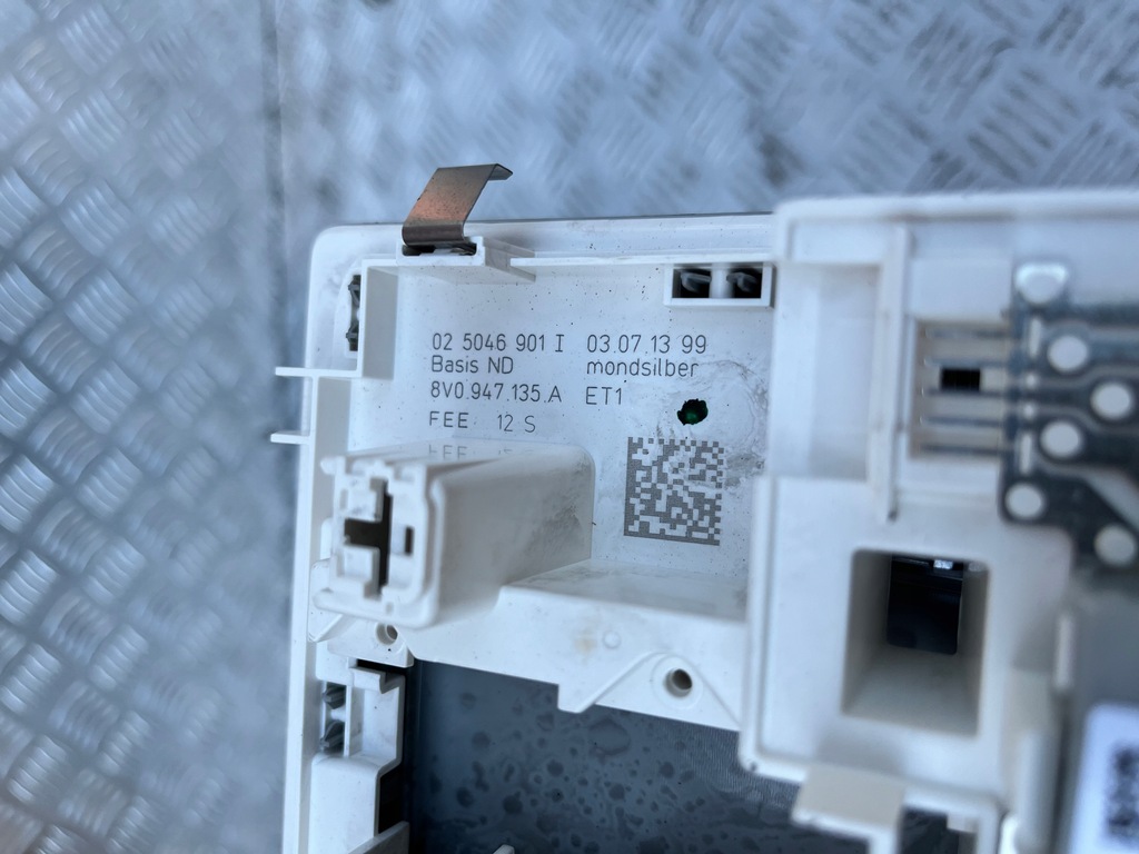 фото №8, Лампа потолочный audi q3 8u 15- 8v0947135a