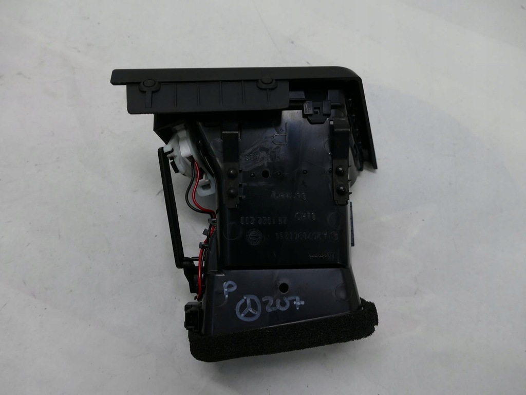 фото №12, Mercedes c207 a207 cabrio решётка обдув правая