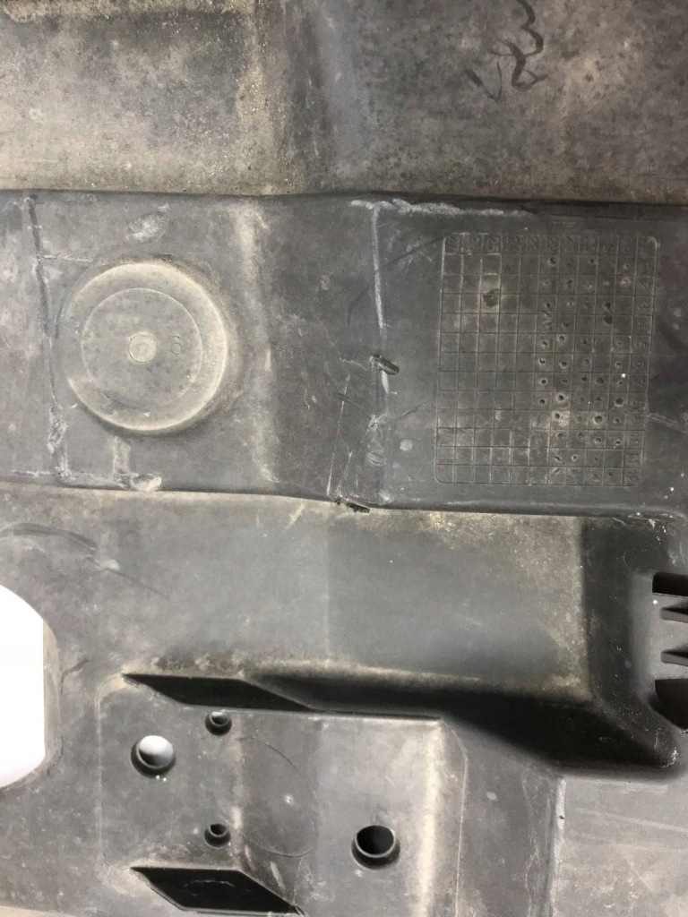 Skoda superb 3 3 плита накладка під  бампер перед 3v0807611a Зі Шроту