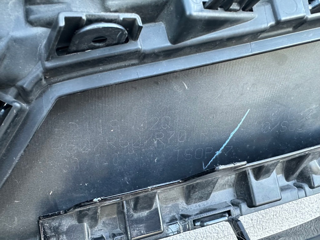 Бампер перед передній toyota corolla xii 12 e21 sedan рестайлінг  + решітка gr Доставка