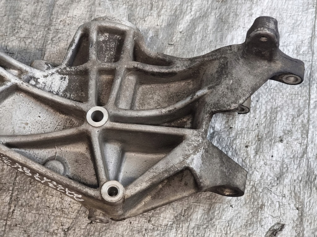 Кронштейн генератора оригинальный номер 058145523d vw passat b5 1.8b 92kw adr 98r с Разборки