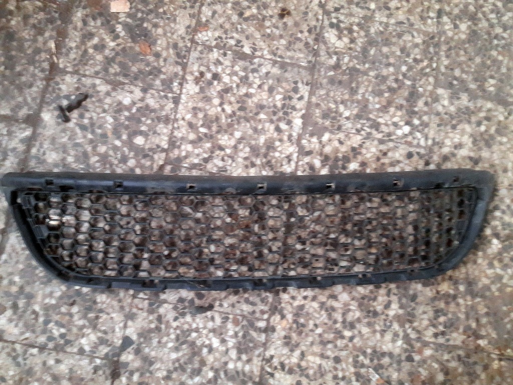 фото №1, Решётка решётка радиатора бампера перед dacia logan i lift