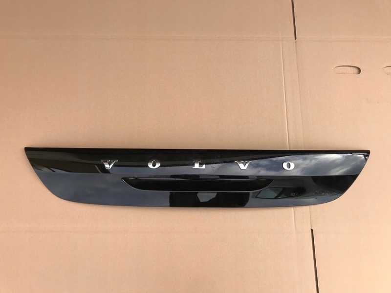 фото №1, Volvo v40 xc40 накладка задній кришки кришка багажника задня