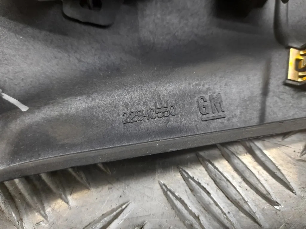 фото №7, Chevrolet corvette 22940550 середина тунелі середній