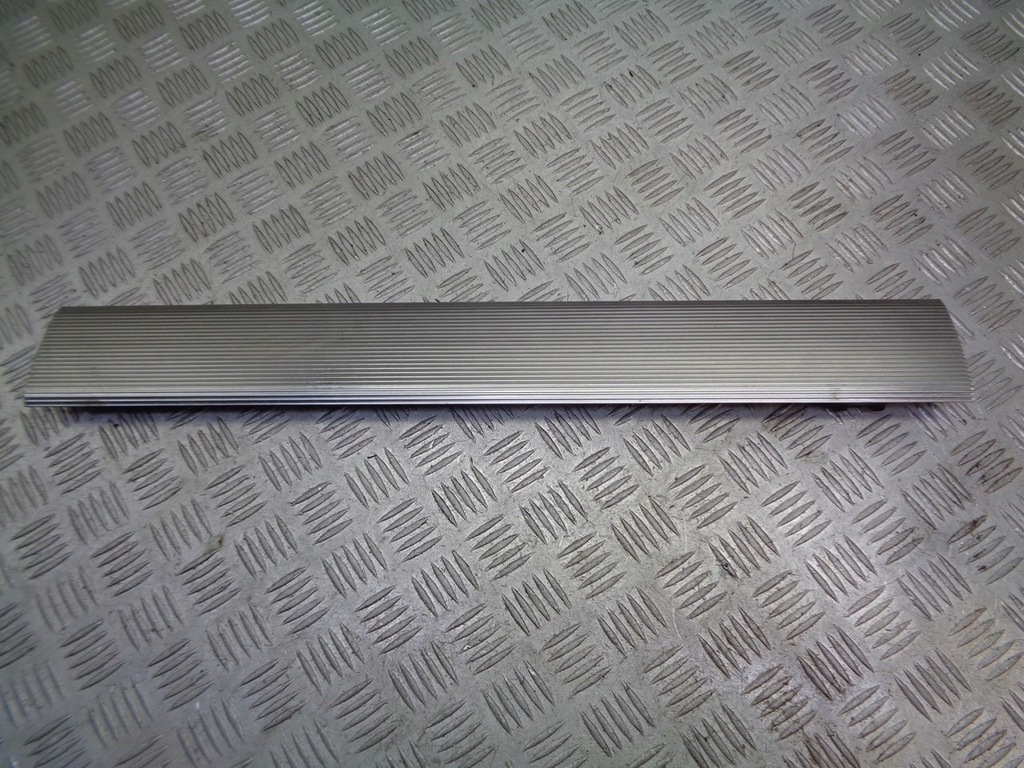 фото №1, Накладка na поріг правий p grand voyager iv 04754898