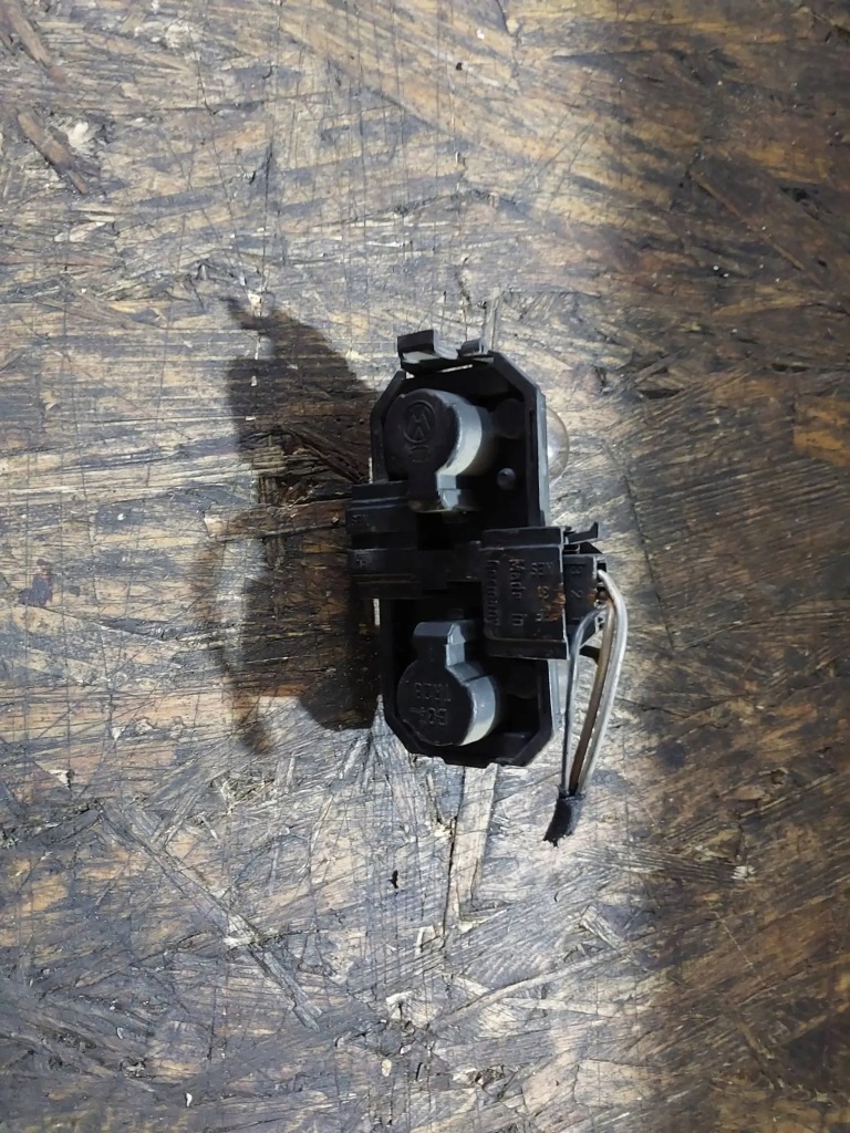 Вкладиш лампи правої правий задній vw passat b4 універсал 3a5945259 Зі Шроту