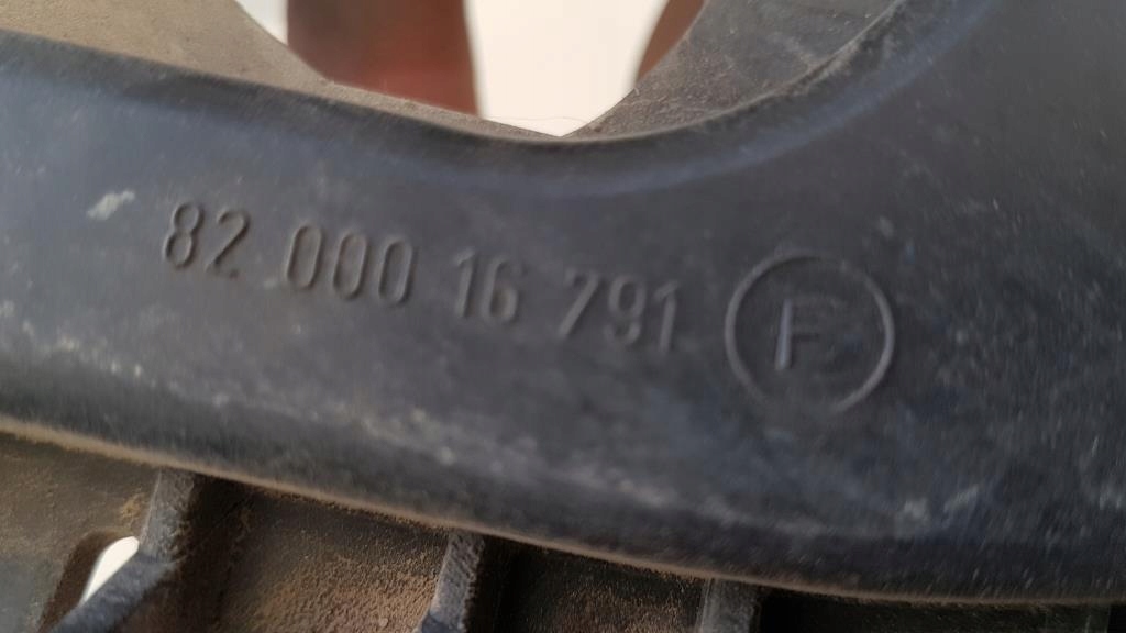 фото №6, Renault оригінальний номер 8200016791 напрямна бампера