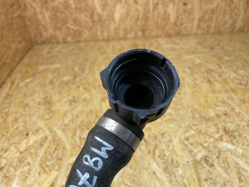 Пабтрубок  труба шланг воды volvo v40 ii 31474987 2016- Цена