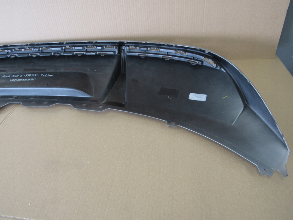 фото №8, Audi q8 e-tron s- line спойлер бампера задняя