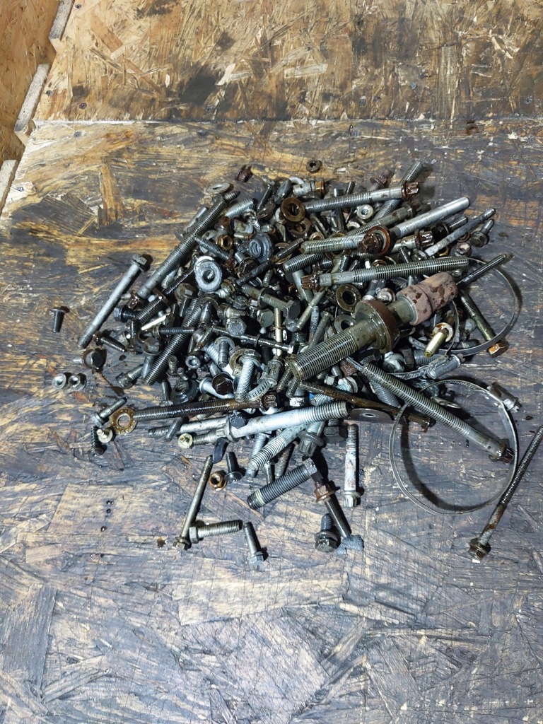 Болти гайки хомути прокладки bmw e39 520i m52b20tu 2xvanos Зі Шроту