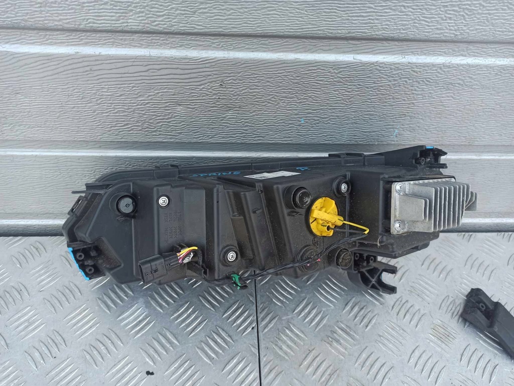 фото №7, Dacia spring лампа правая фара перед europa 266008993r